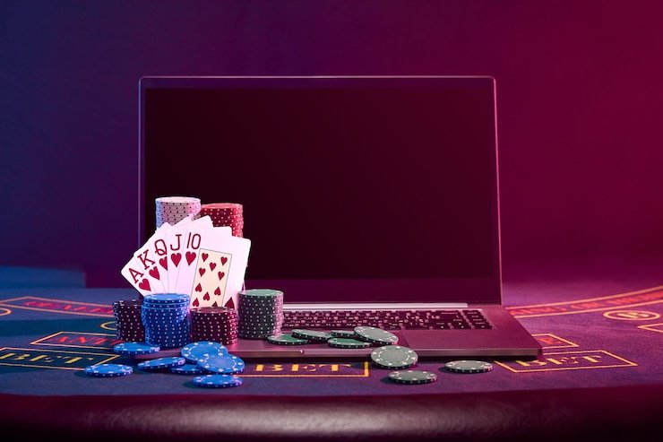 Pengguna memahami aturan dan ketentuan bermain di platform udangbet77 secara mobile